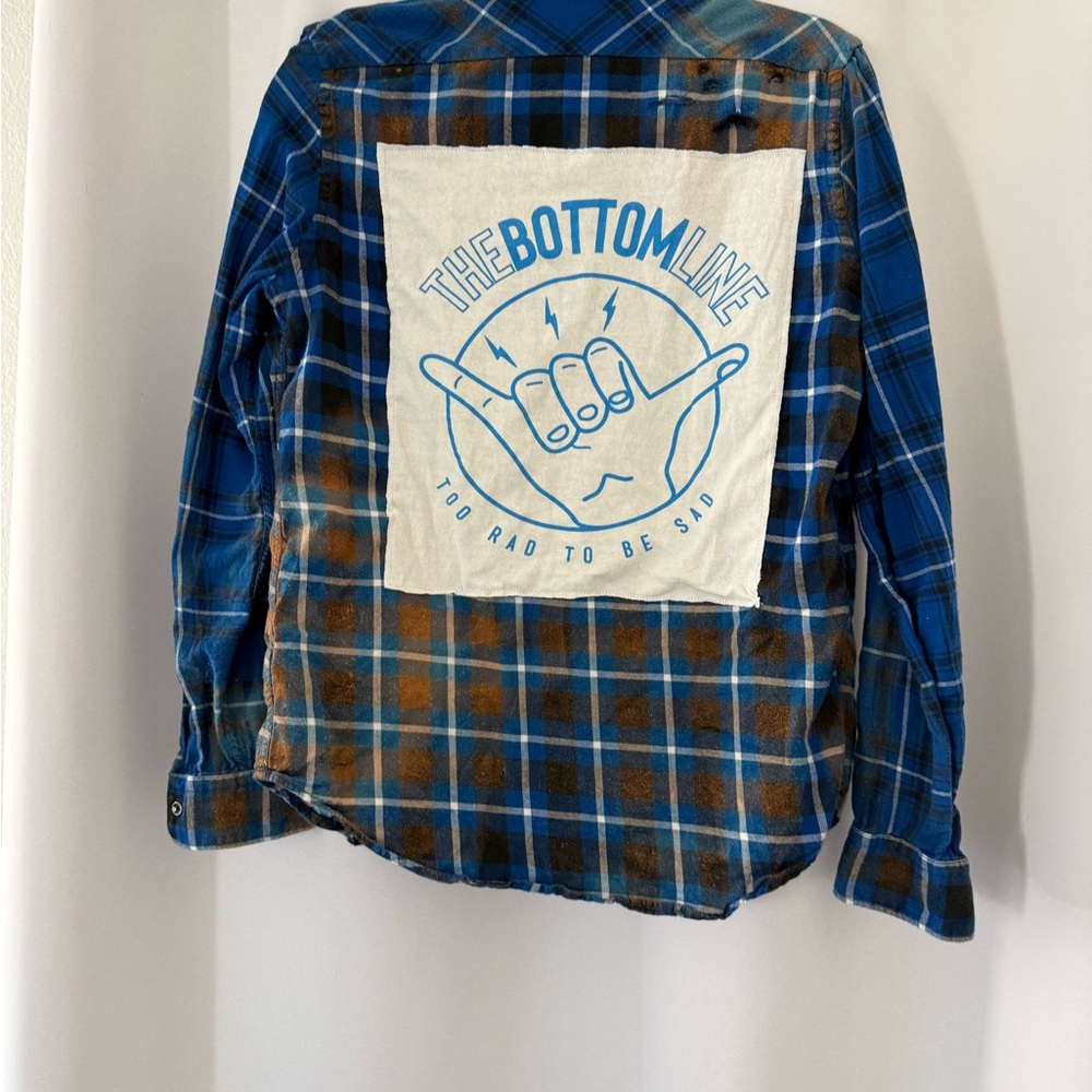 Men’s Distressed Graphic Flannel